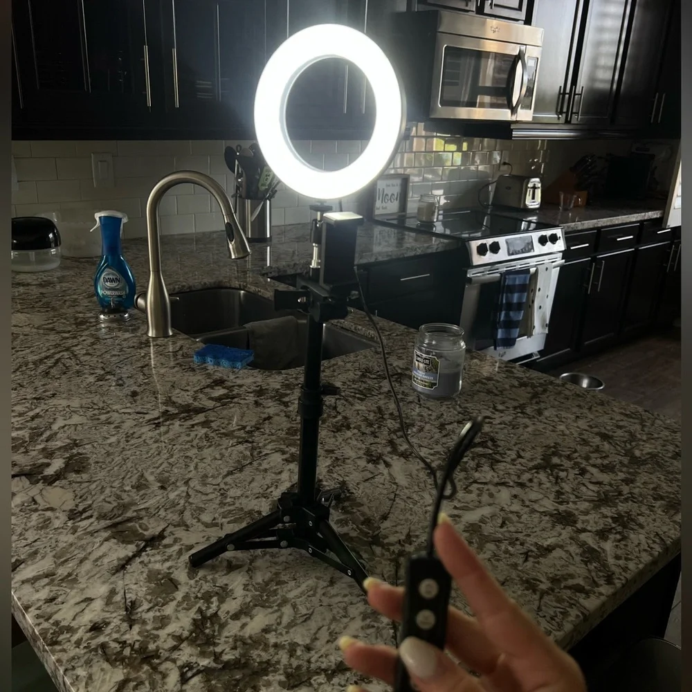 Selfie ring and tri-pod. Different settings & adjustable